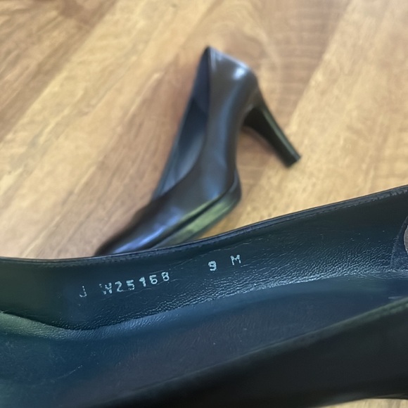 Stuart Weitzman Woman’s Heels Size 9 - Picture 7 of 7